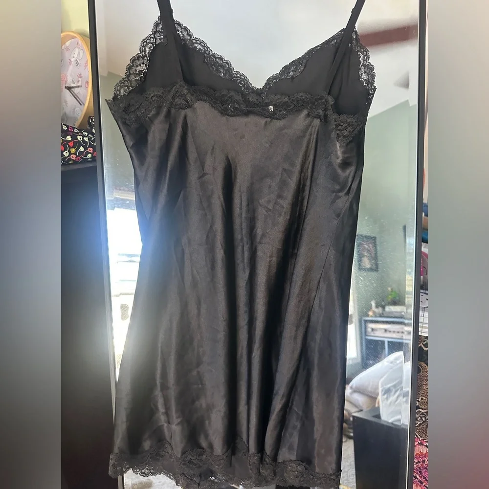 Victoria’s Secret Black and Lace Sleeveless Chemise - Picture 9 of 11
